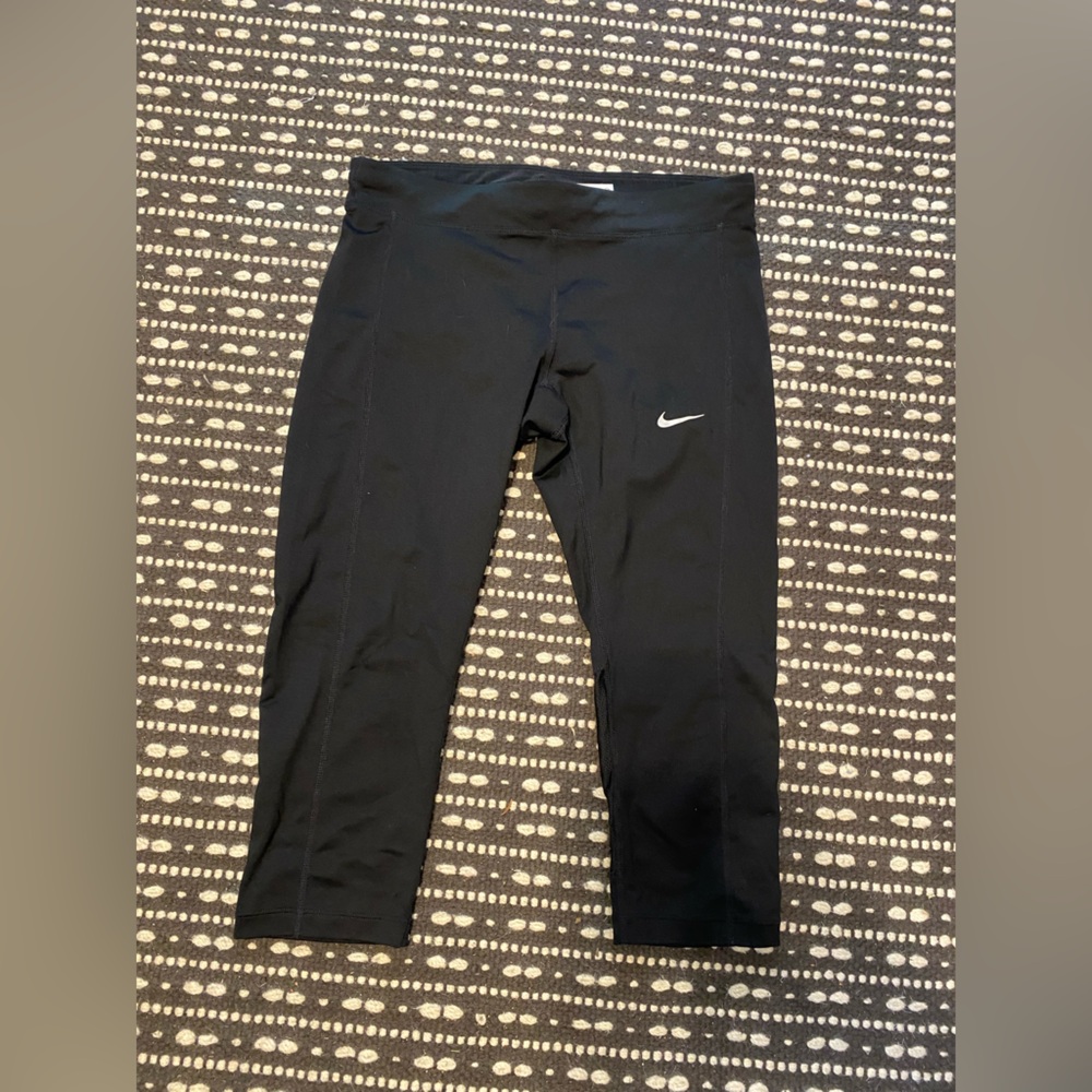 Nike women’s small dri-fit cropped leggings